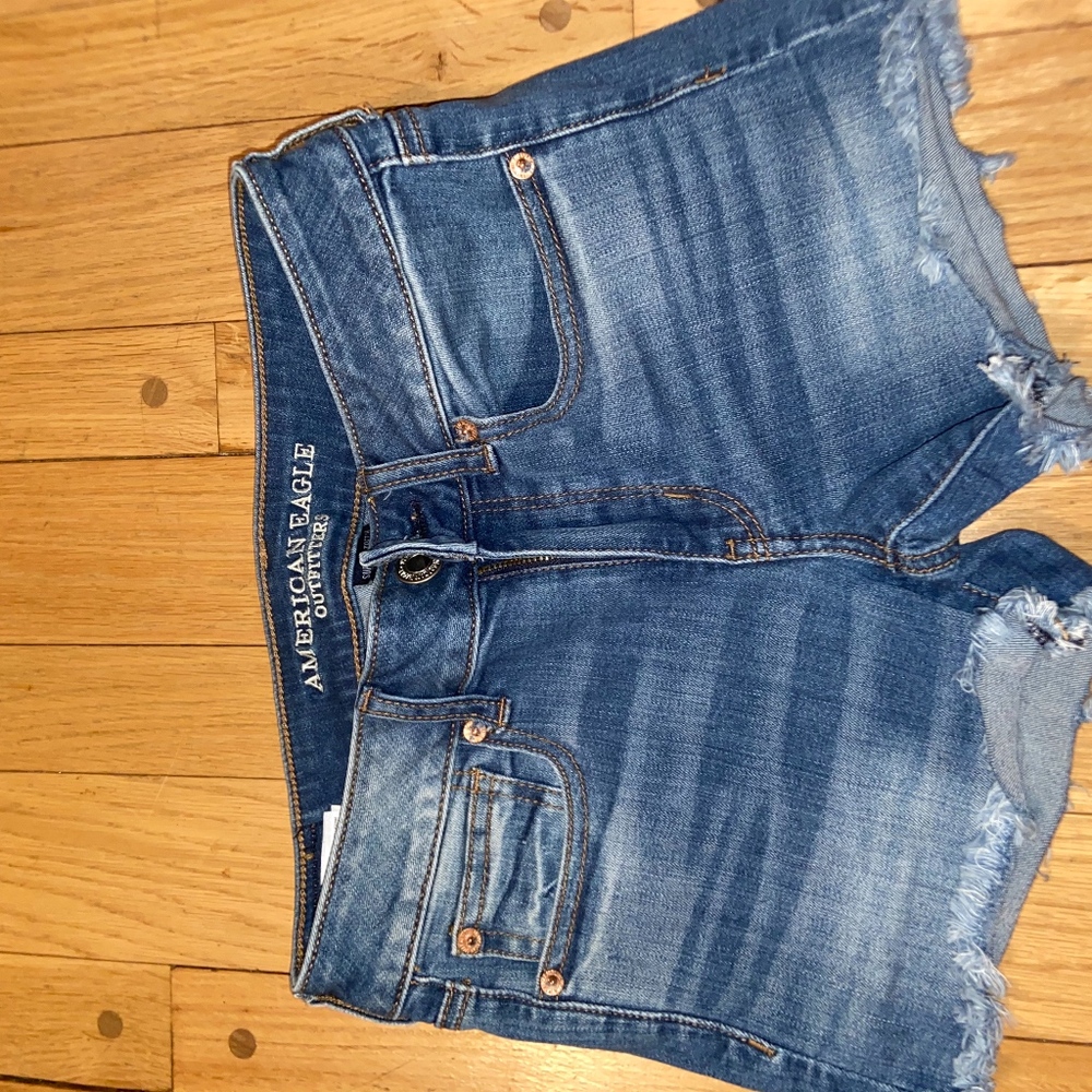 Size 4 AE shorts, barely worn!